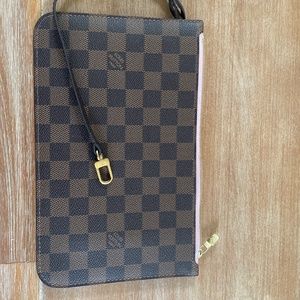 Louis Vuitton pouch from Neverfull Mm rose balkerine